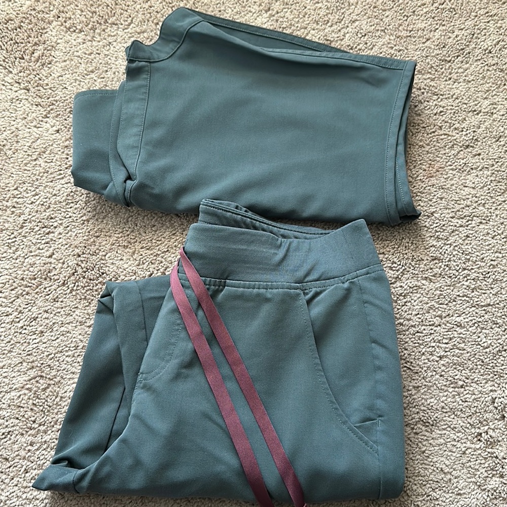 Figs Bonsai Rafaela top and Zamora joggers